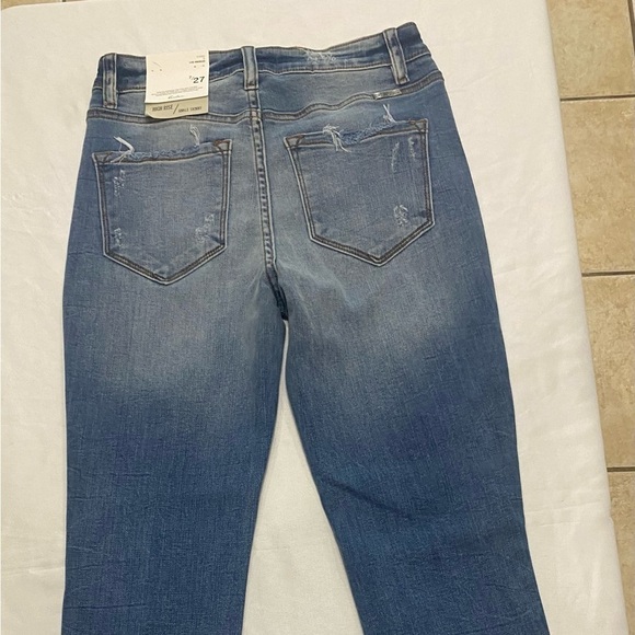 Kancan Medium Wash Five
Button Front Distressed Jeans 7/27 - Picture 8 of 9